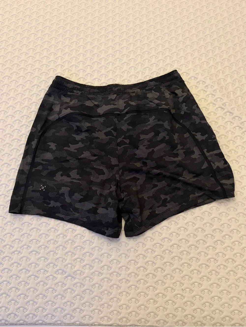 Men's L, Lululemon 5” Pacebreaker Linerless Black Camo Athletic Shorts